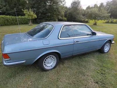 Gebraucht Mercedes 230 136 PS (100 kW) 1984 Blau Coupé