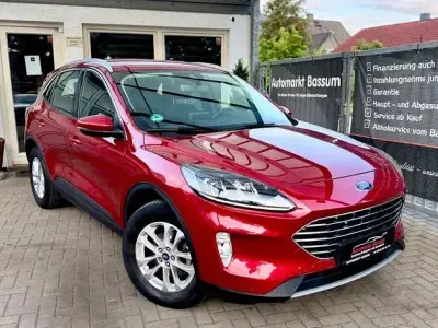 Gebraucht Ford Kuga Titanium 150 PS (110 kW) 2022 Rot SUV