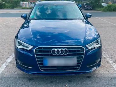 Gebraucht Audi A3 Attraction 110 PS (80 kW) 2014 Blau Limousine