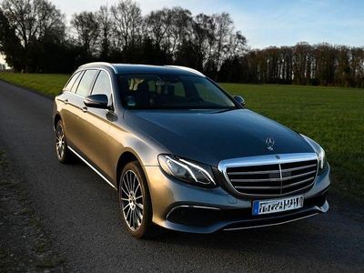 Gebraucht Mercedes E220 194 PS (142 kW) 2019 Grau Kombi