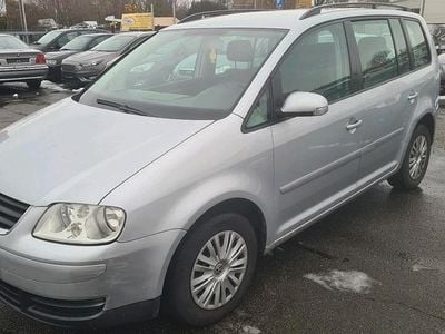 Second-hand VW Touran 115 CP (84 kW) 2003 Argintiu Monovolum