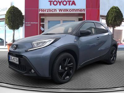 Gebraucht Toyota Aygo X Comfort 72 PS (52 kW) 2023 Celestite grey metallic / night sky black SUV