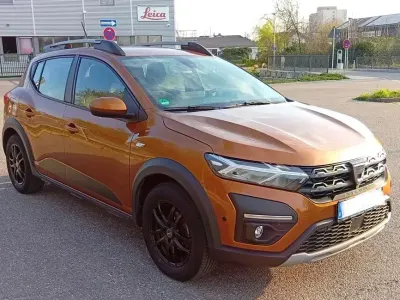 Gebraucht Dacia Sandero Comfort 101 PS (74 kW) 2022 Orange Limousine