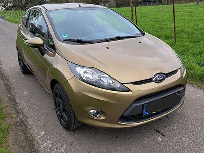 Gebraucht Ford Fiesta Champions Edition 82 PS (60 kW) 2012 Braun Kleinwagen