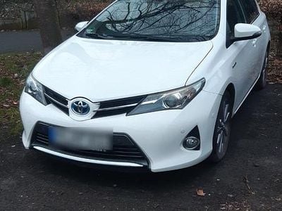 Gebraucht Toyota Auris Hybrid 136 PS (100 kW) 2013 Weiß Limousine