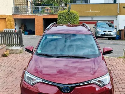 Gebraucht Toyota RAV4 Hybrid Team 155 PS (114 kW) 2018 Rot SUV
