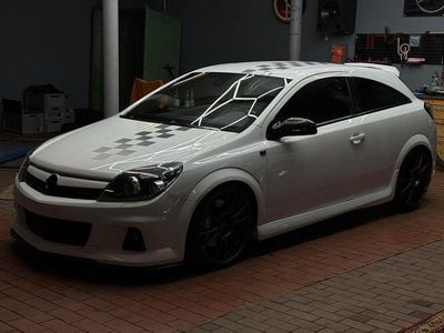 Usata Opel Astra Edition 280 CV (205 kW) 2008 Bianco Coupé