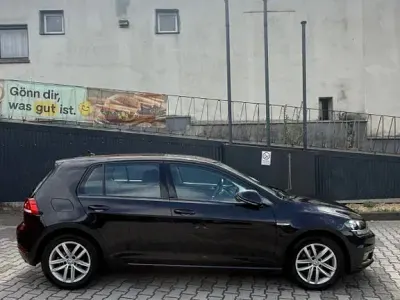 Gebraucht VW Golf VIII Highline 131 PS (96 kW) 2020 Schwarz Limousine