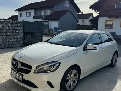 Gebraucht Mercedes A200 Urban 156 PS (114 kW) 2016 Weiß Limousine