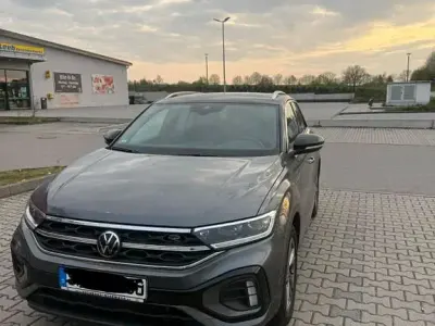 Second-hand VW T-Roc R-line 150 CP (110 kW) 2023 Gri SUV