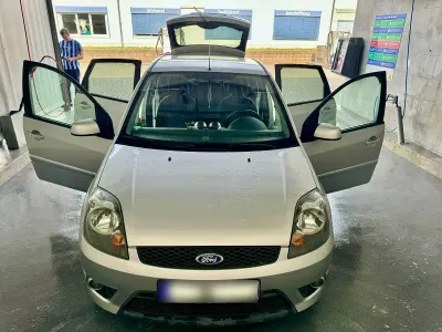 Gebraucht Ford Fiesta 80 PS (58 kW) 2008 Grau Kleinwagen
