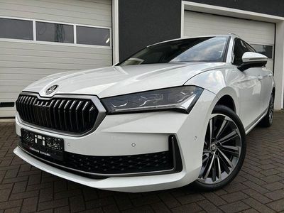 Weiß Gebraucht 2025 Skoda Superb LAURIN & KLEMENT Kombi | 45.950 € (Fairer Preis)