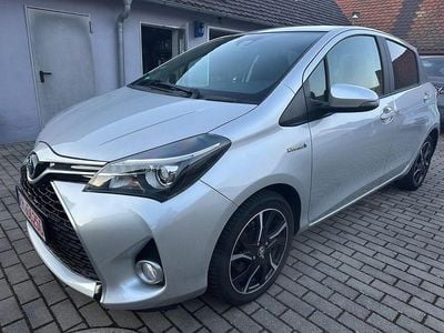 Gebraucht Toyota Yaris Hybrid Lounge 75 PS (55 kW) 2016 Silber Limousine