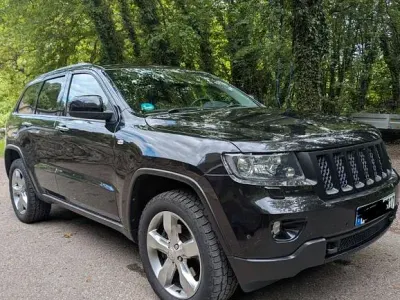 Käytetty Jeep Grand Cherokee Overland 352 HP (258 kW) 2010 Musta Katumaasturi