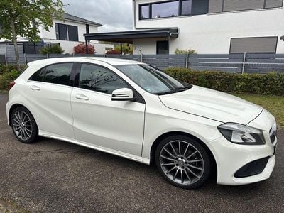 Usata Mercedes A180 AMG line 122 CV (89 kW) 2015 Bianco Berlina