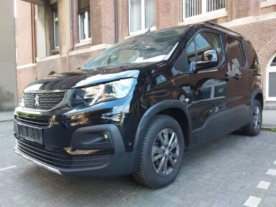 Gebraucht Peugeot Rifter Allure 102 PS (75 kW) 2023 Schwarz Van / Kleinbus