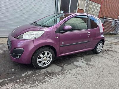 Gebraucht Peugeot 107 Envy 68 PS (50 kW) 2012 Metalliclackierung schutzlack Kleinwagen