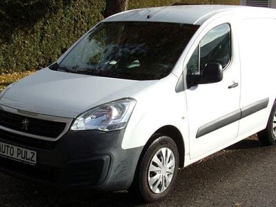 Gebraucht Peugeot Partner Premium 99 PS (72 kW) 2017 Weiß Van / Kleinbus