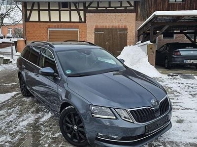 Grau Gebraucht 2018 Skoda Octavia LAURIN & KLEMENT Kombi | 14.500 € (Teuer)