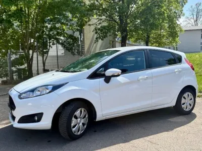 Begagnad Ford Fiesta Trend 101 HK (74 kW) 2017 Vit Halvkombi