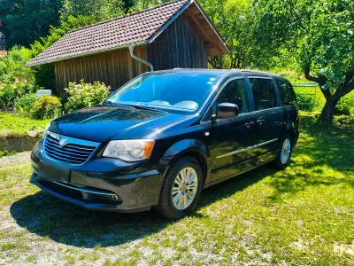 Gebraucht Lancia Voyager Gold 163 PS (119 kW) 2013 Schwarz Van / Kleinbus