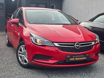 Gebraucht Opel Astra 105 PS (77 kW) 2017 Rot Limousine