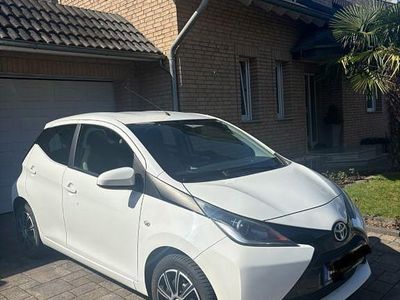Usata Toyota Aygo X-play 69 CV (50 kW) 2015 Bianco Utilitaria