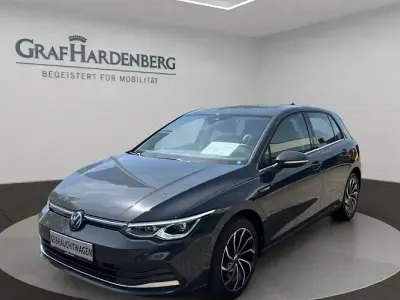 Gebraucht VW Golf VIII Style 190 PS (139 kW) 2024 Grau Limousine