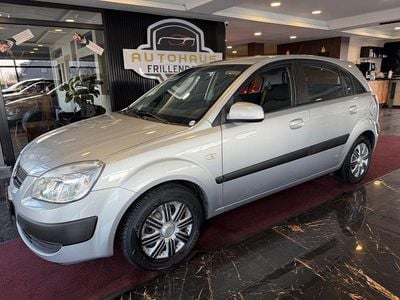 Second-hand Kia Rio Basis 97 CP (71 kW) 2007 Argintiu Berlinǎ