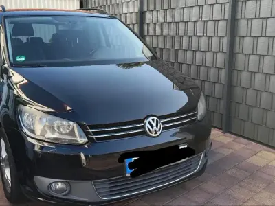 Gebraucht VW Touran 105 PS (77 kW) 2011 Schwarz Van / Kleinbus
