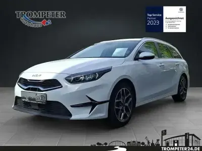 Gebraucht Kia Ceed Sportswagon Spirit 136 PS (100 kW) 2022 (wd) cararraweiss Kombi