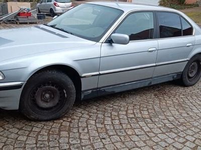 BMW 728