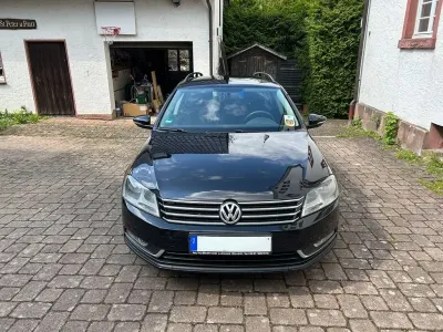 Gebraucht VW Passat 122 PS (89 kW) 2011 Schwarz Kombi