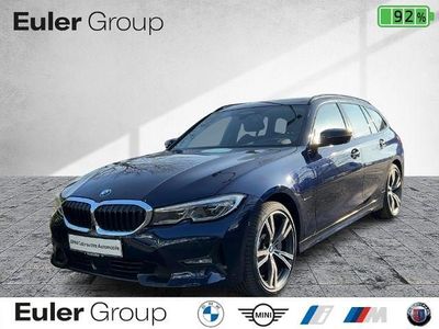 Blau Gebraucht 2021 BMW 330e Sport Line Kombi | 30.999 € (Fairer Preis)