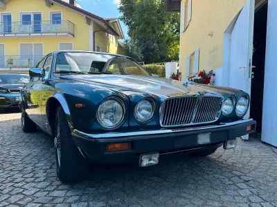 Gebraucht Jaguar XJ12 295 PS (216 kW) 1984 Blau Limousine