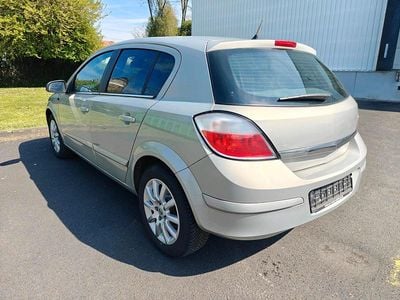 Usata Opel Astra Cosmo 140 CV (102 kW) 2006 Argento Berlina