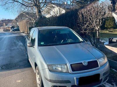 Silber Gebraucht 2006 Skoda Fabia Limousine | 995 €