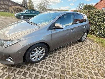 Gebraucht Toyota Auris 90 PS (66 kW) 2013 Grau Kleinwagen