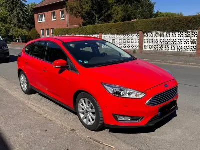 Brugt Ford Focus Titanium 125 HK (91 kW) 2016 Rød Sedan