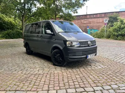 Gebraucht VW Transporter 150 PS (110 kW) 2018 Grau Van