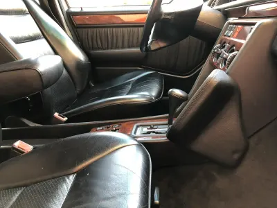 Używany Mercedes E300 190 KM (139 kW) 1990 Srebrny Sedan/Limuzyna