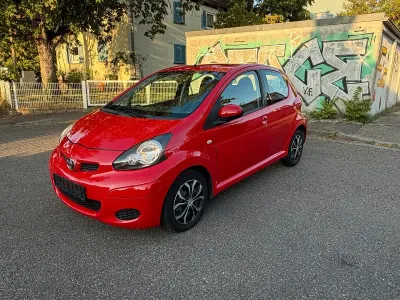 Gebraucht Toyota Aygo 68 PS (50 kW) 2011 Rot Kleinwagen