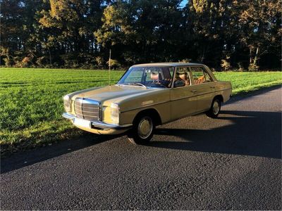 gebraucht Mercedes W115 Daimler240D /8 H-Gutachten Ahorngelb