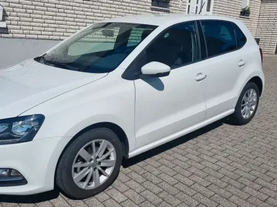 Gebraucht VW Polo Comfortline 90 PS (66 kW) 2016 Weiß Limousine