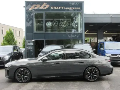 Gebraucht BMW i7 M Sport 400 kW (544 PS) 2024 Grau Limousine