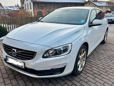 Gebraucht Volvo V60 Linje Svart 150 PS (110 kW) 2016 Weiß Kombi