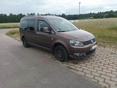 Gebraucht VW Caddy Maxi Life Highline 105 PS (77 kW) 2012 Braun Van / Kleinbus