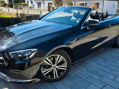 Gebraucht Mercedes E220 194 PS (142 kW) 2021 Schwarz Cabrio