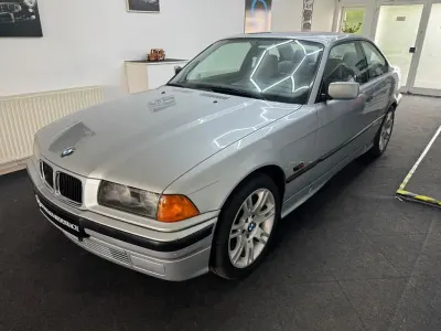 Gebraucht BMW 320 150 PS (110 kW) 1996 Silber Coupé