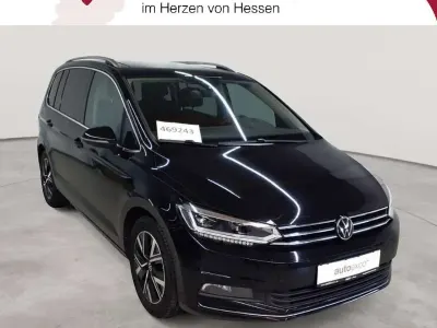 Gebraucht VW Touran Highline 150 PS (110 kW) 2024 Deep black perleffekt Van / Kleinbus